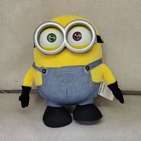 Despicable ME Minions bundle Edna, Bob, cup, 2 DVD's - Picture 5 of 13